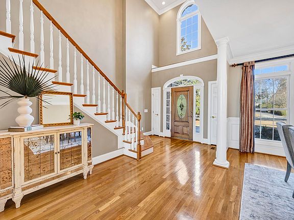 3rd image of 212 Cartgate Cir