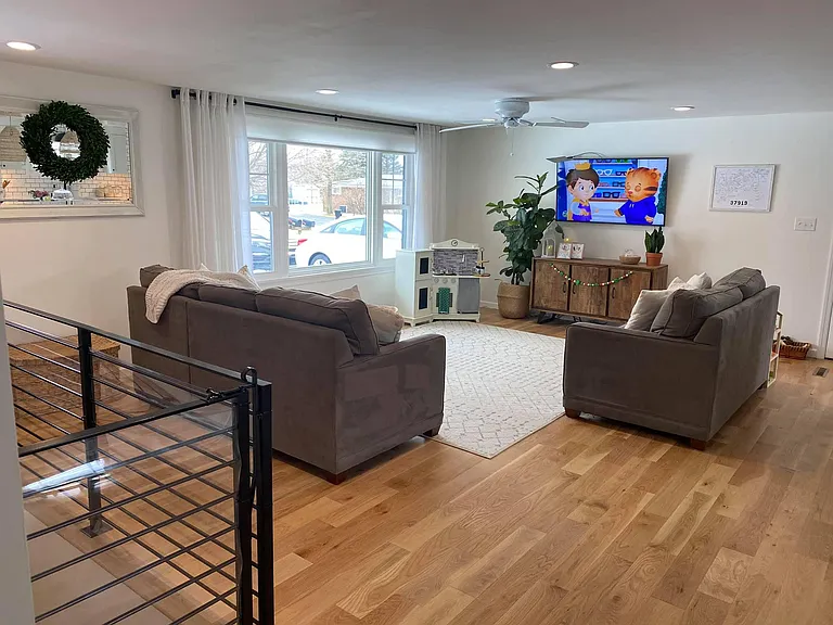 1360 Harris St — Photo 5