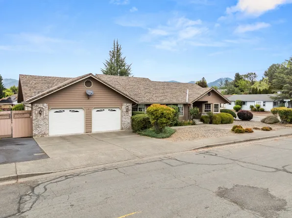 1449 Ben Aire Cir, Grants Pass, OR 97527