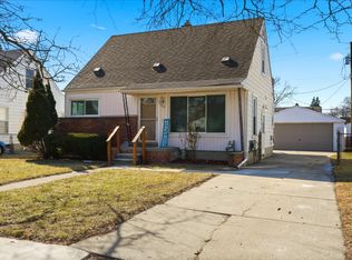 7077 Deering St, Garden City, MI 48135