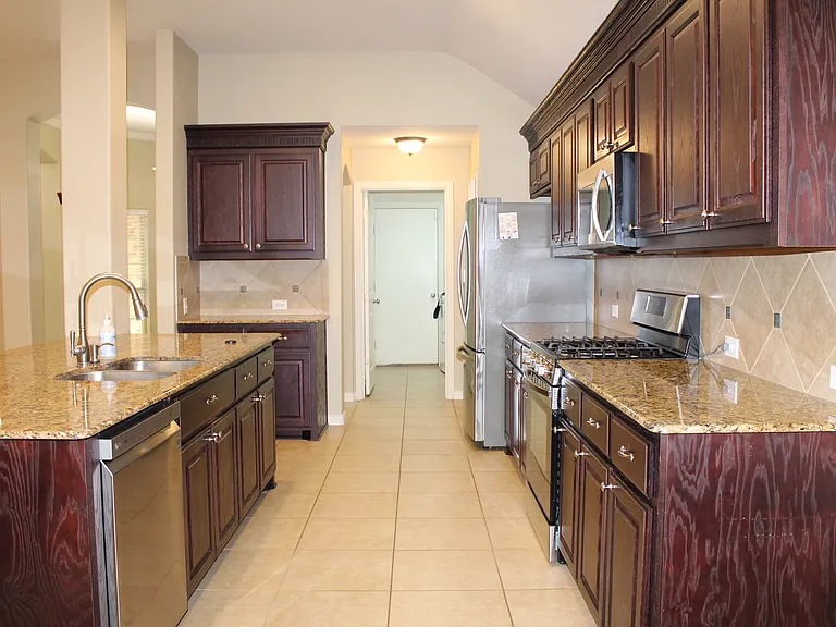 8100 Mountain Cedar Dr — Photo 11