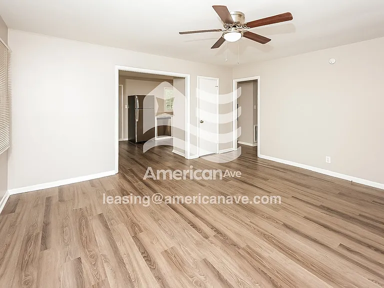 501844_004_living_room_14221193.jpg
