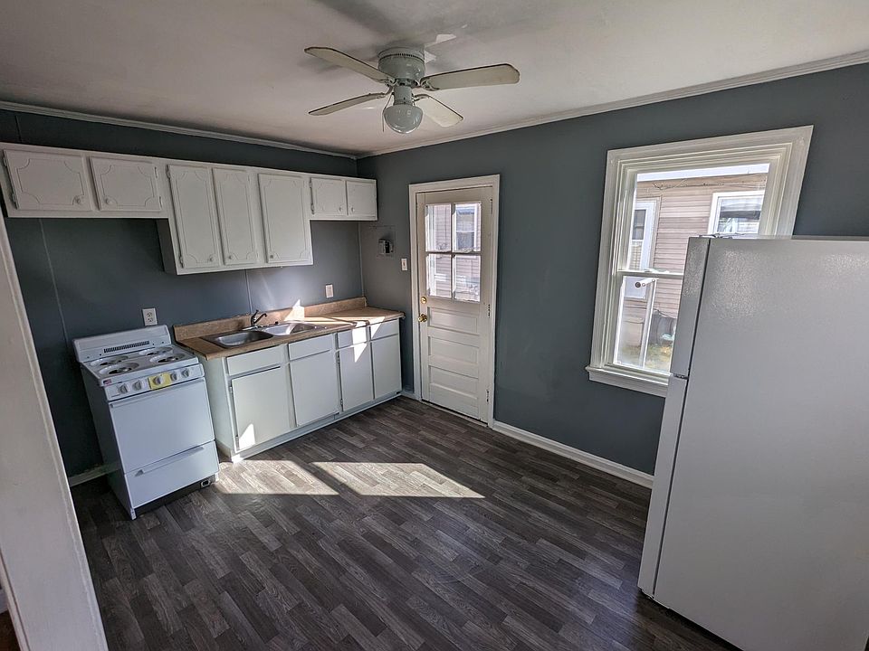 2nd image of 3208 Marshall Ave #3208