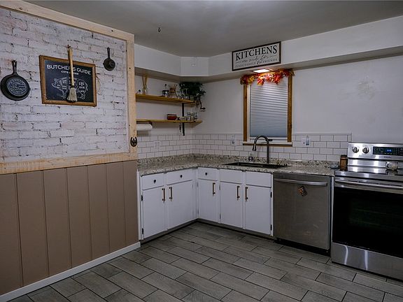 4th image of 9966 Broadway St