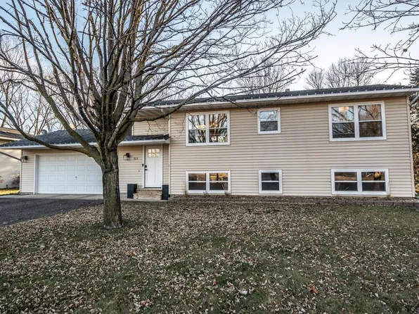 511 3rd St N, Dundas, MN 55019