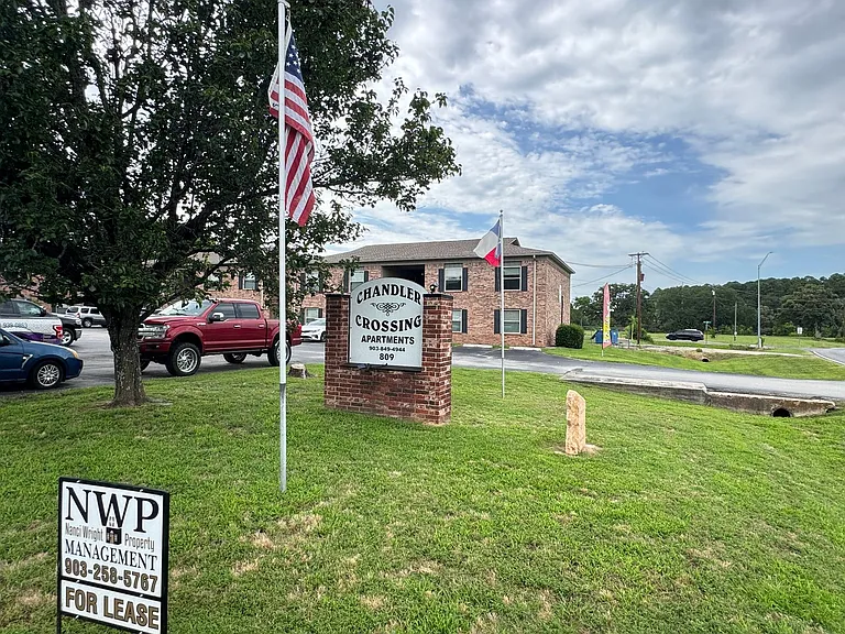 Chandler Crossing — Photo 4