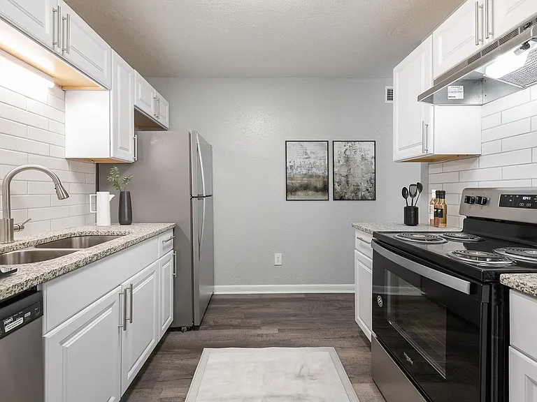 Crown Point Townhomes — Photo 6