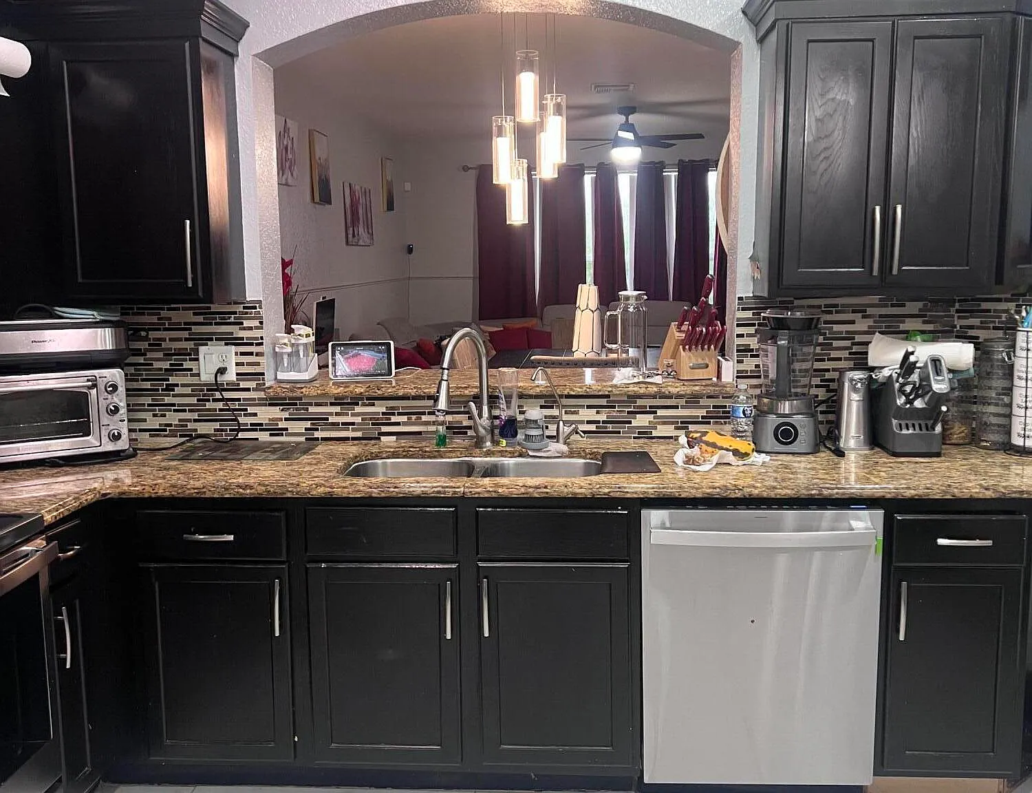 4 bed, 2.5 bath, 1872 sqft, $3,299 — Photo 1