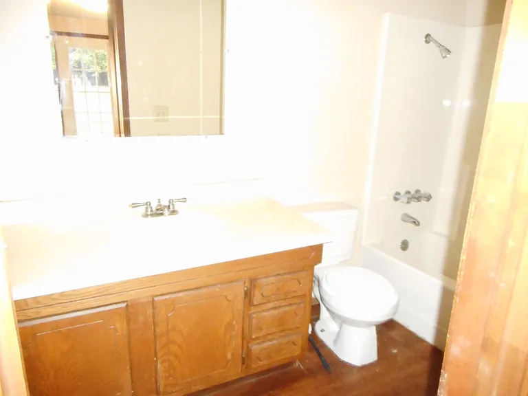 8409 Wakefield Ave — Photo 7