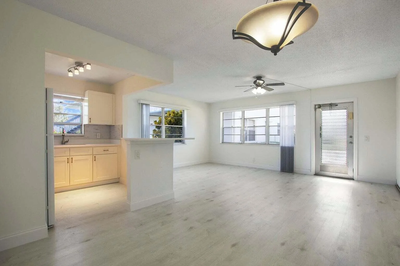 1 bed, 1.5 bath, 684 sqft, $1,699 — Photo 4