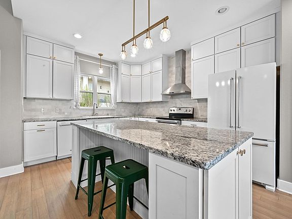 2nd image of 17305 Lake Wood Cir
