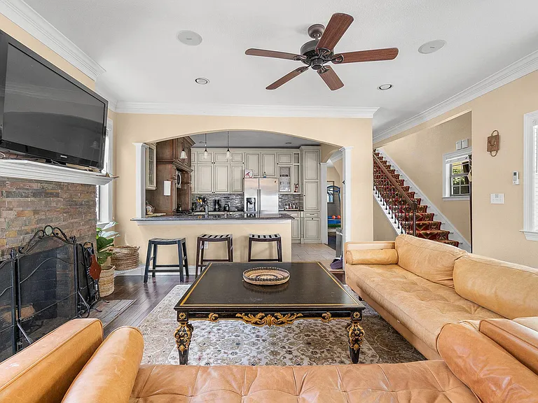 4001 Roswell St — Photo 26