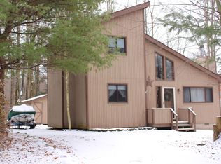 211 Ridgewood Cir, Lake Ariel, PA 18436