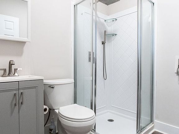 4th image of 653 E Wishart St #1