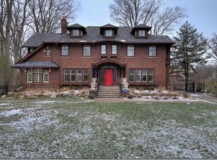 2989 N Woodland Rd, Cleveland Heights, OH