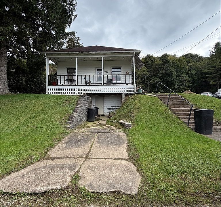 1st image of 217 2nd St