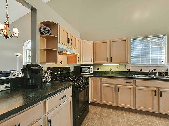 5th image of 8689 Kingfisher Ln
