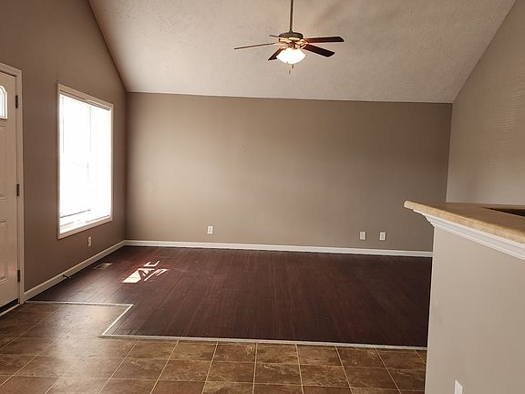 3rd image of 3439 Foxrun Ln