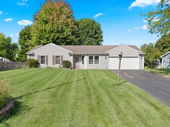 590 Eastport Ct, Island Lake, IL 60042