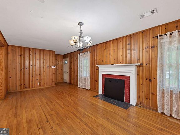 5th image of 4490 Dallas St