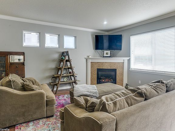 3rd image of 676 SE Heathcliff Ln