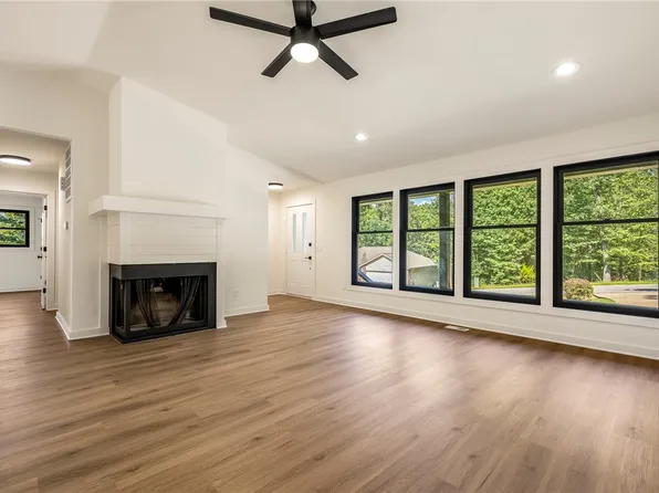 1 Adams Ln, Bella Vista, AR 72715