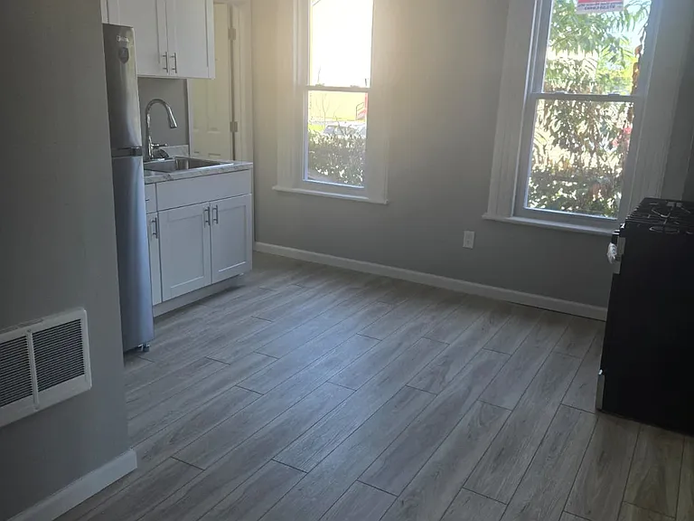 28 Sherman St #7 — Photo 36
