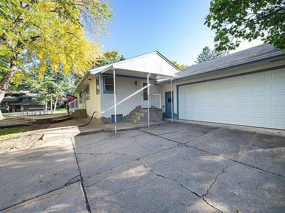 4th image of 457 Horseshoe Dr W