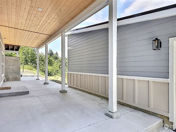 2nd image of 10916 Tempo Lake Drive SE