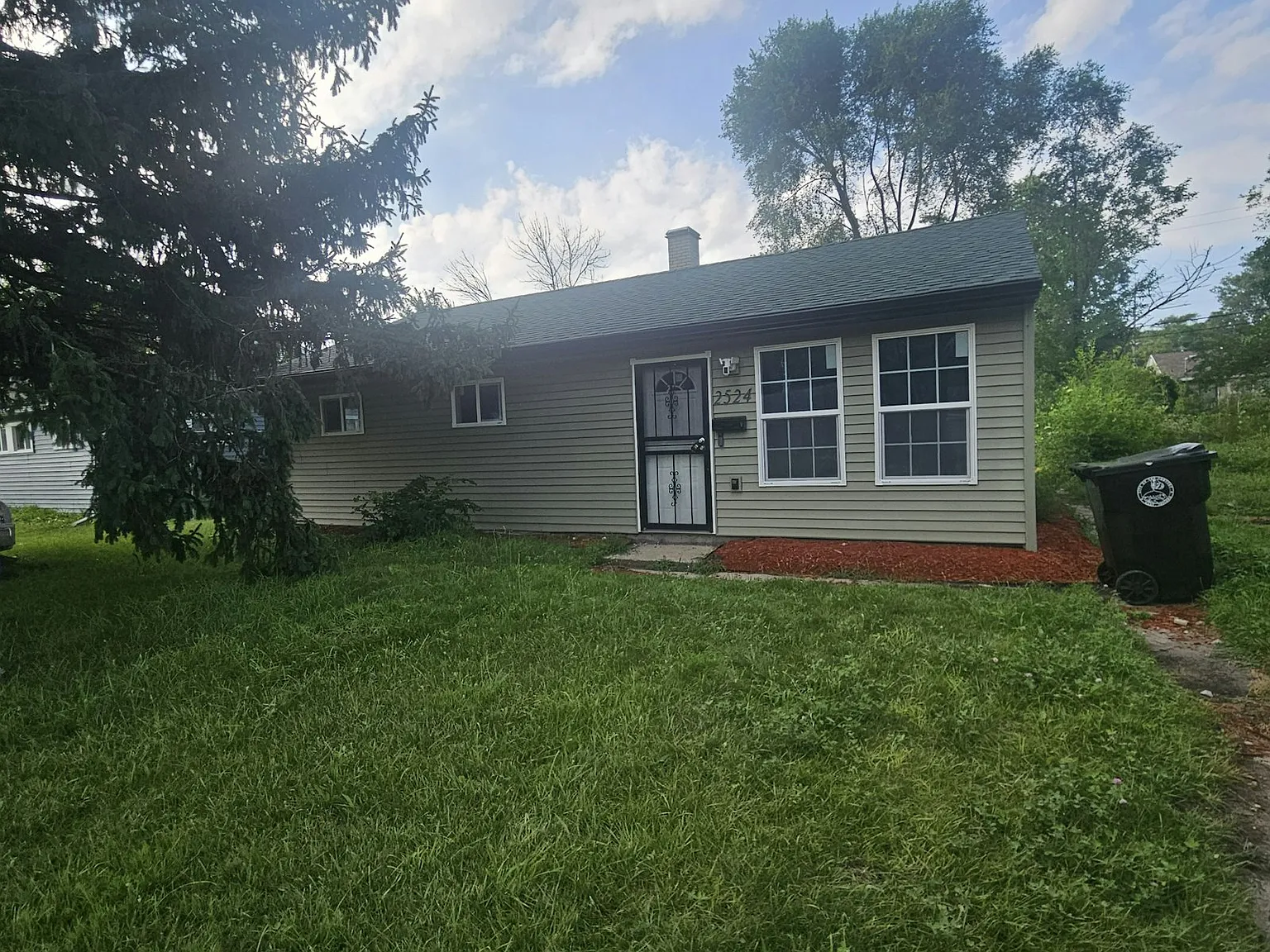 2524 Central Dr — Photo 1