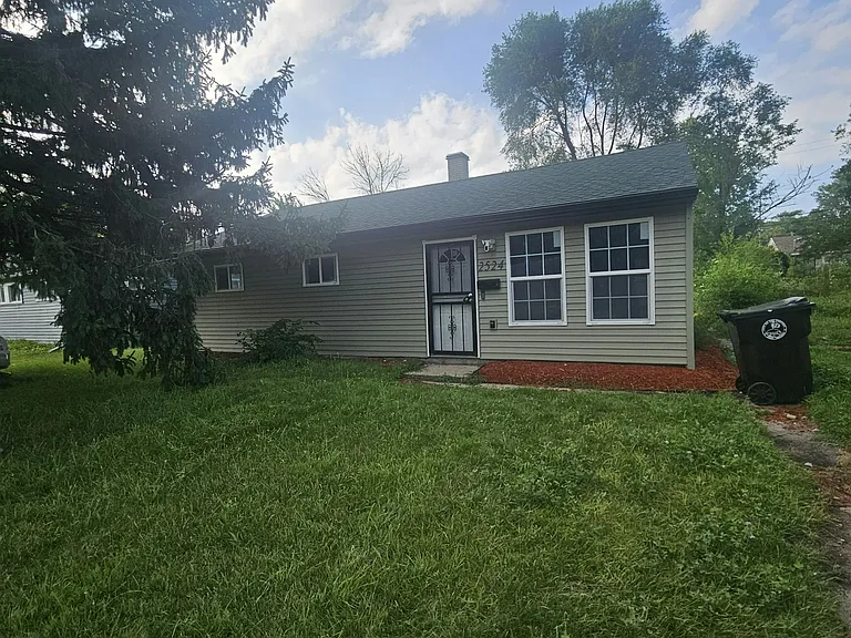 2524 Central Dr — Photo 1