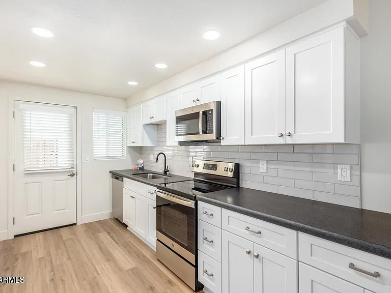6043 W Laurie Ln #4 — Photo 15