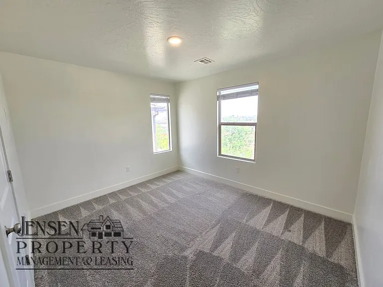 3187 E Halo Ln — Photo 16