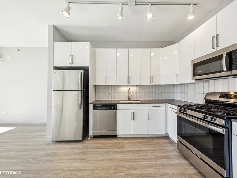 330 S. Wells St — Photo 60