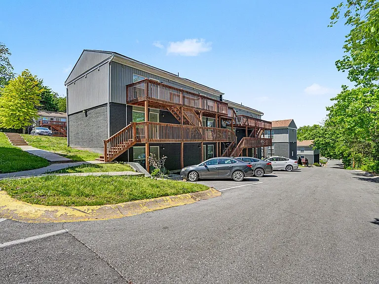 Hillside Apartments — Photo 11
