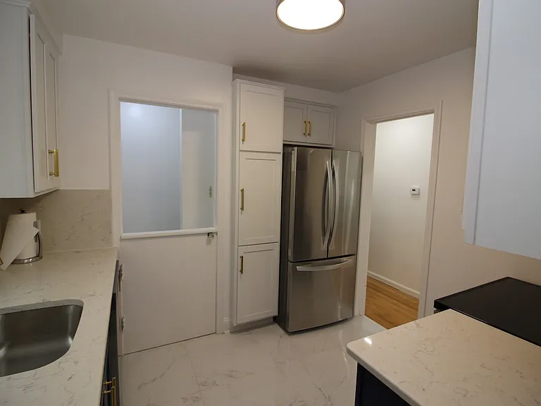 24301 Colgate St — Photo 8