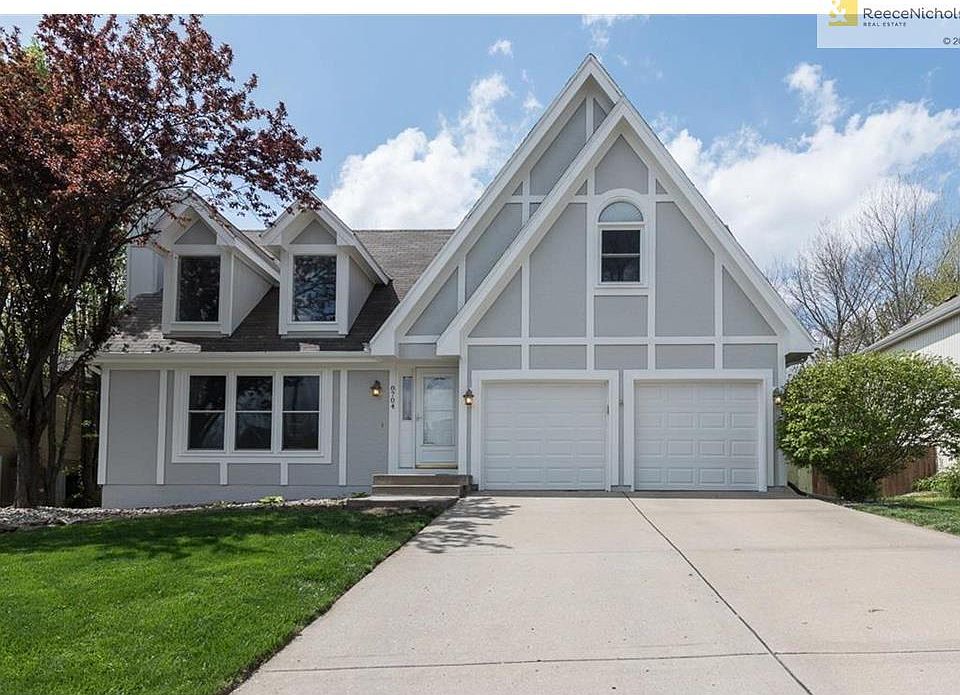 Charming 2 story home in an EXCELLENT location