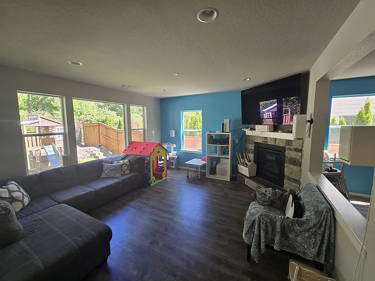 9424 N Alder St — Photo 8