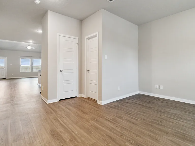 1033 Windflower — Photo 2