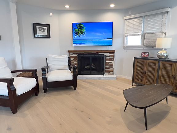 2nd image of 301 Broadway St Unit 301
