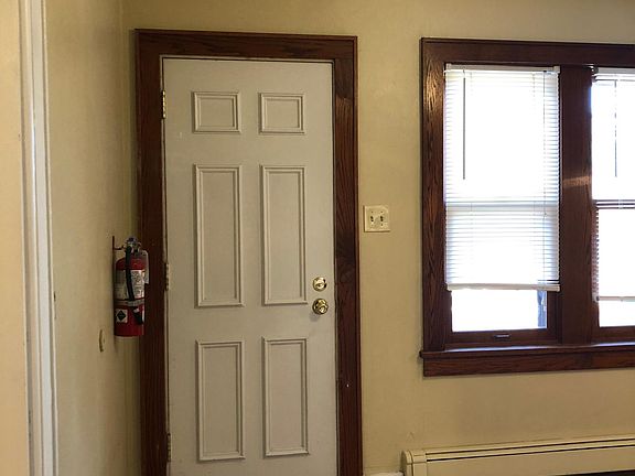 3rd image of 1213 E Saveland Ave