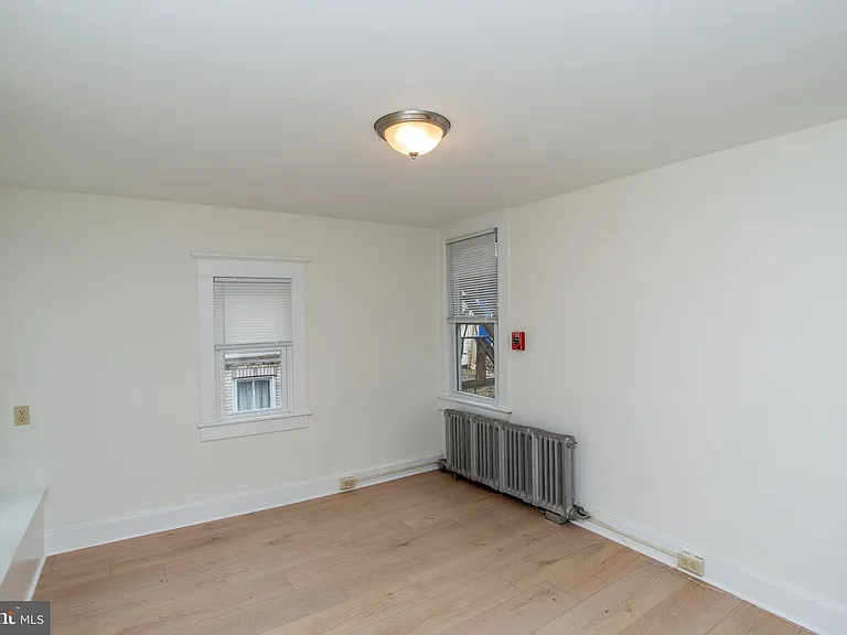 37 S 13th St #3 — Photo 17