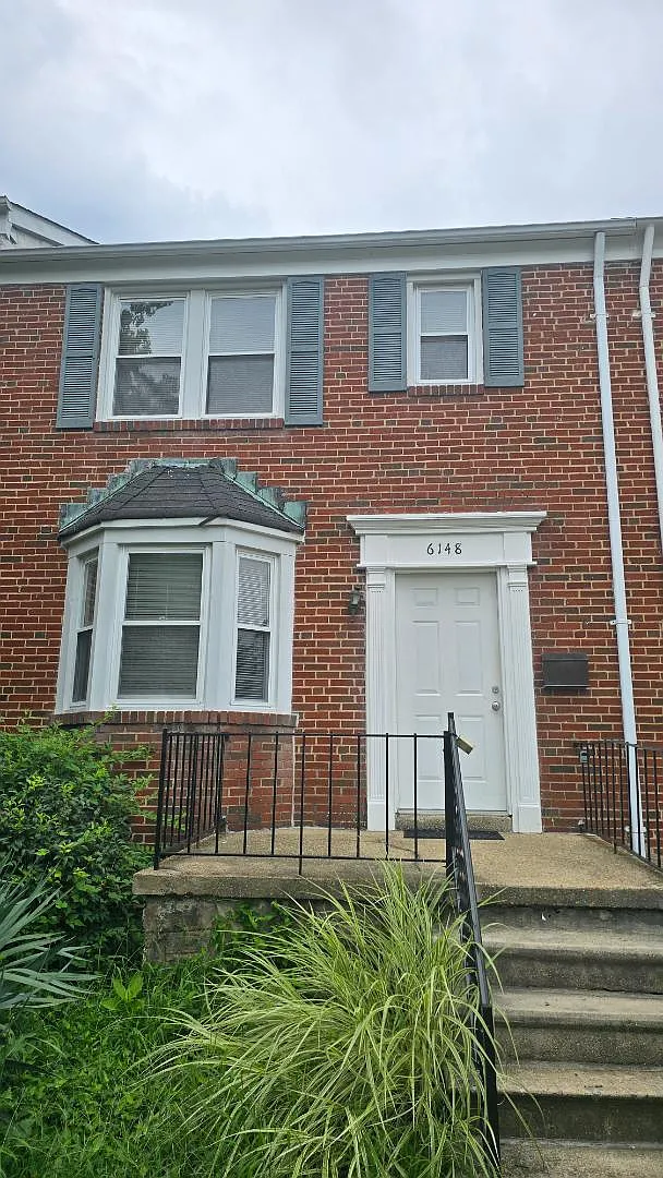 6148 Parkway Dr - A — Photo 4