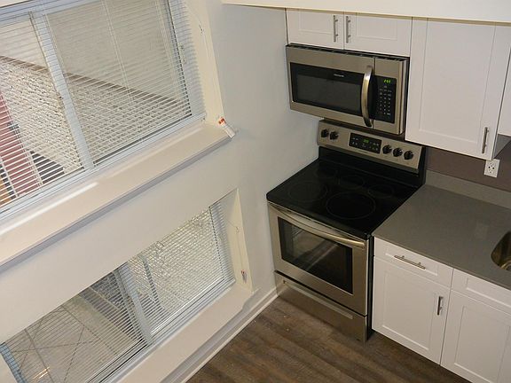 2nd image of 21 S Strawberry St #12f6c64c7
