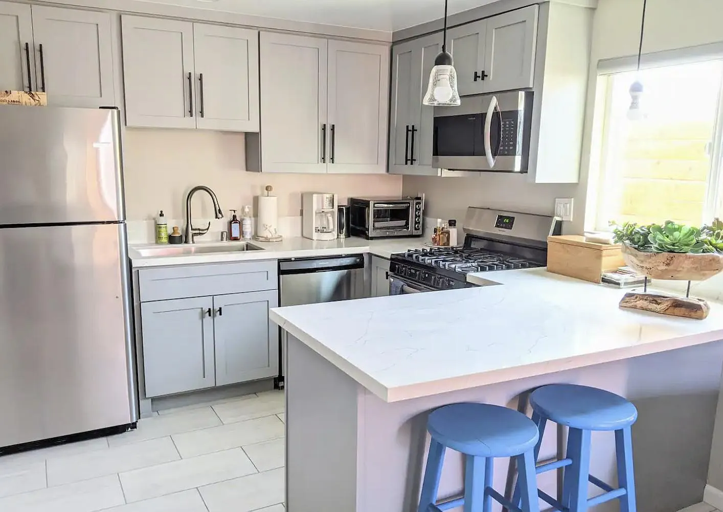 2076 Newton Ave — Photo 1