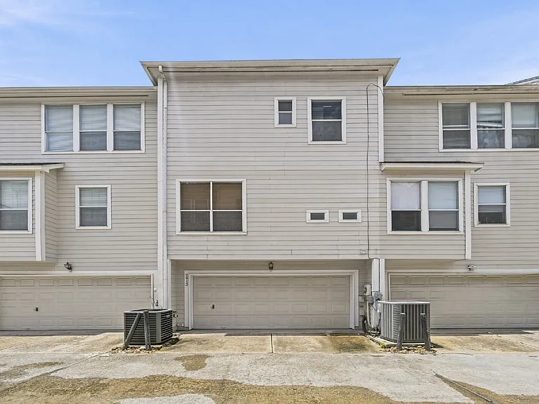 2913 Crawford St #B — Photo 31