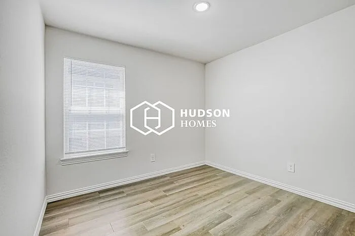 918 San Antonio St — Photo 8