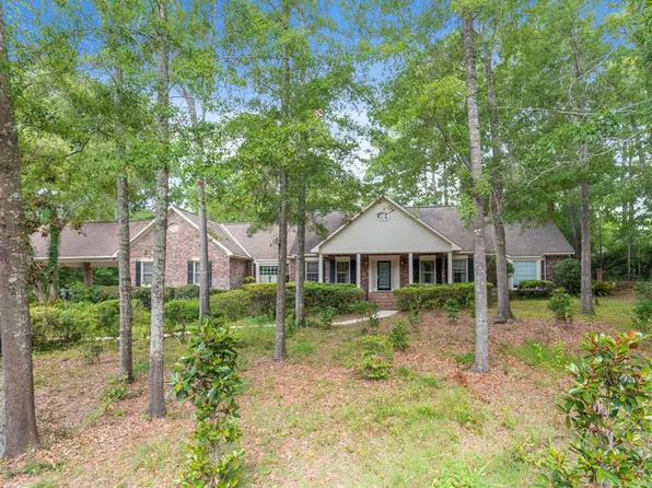 4 Foxchase Dr, Dothan, AL 36305