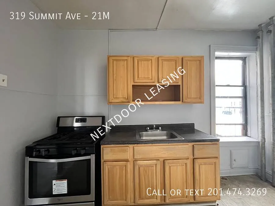 319 Summit Ave #21M