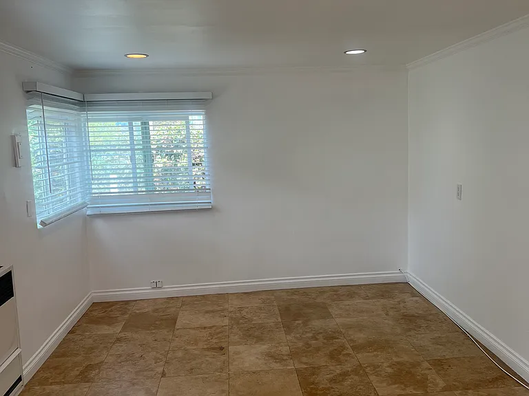 746 Ashland Ave — Photo 16
